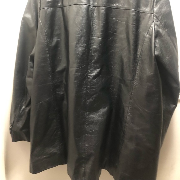 Danier - Picture 2 of 7